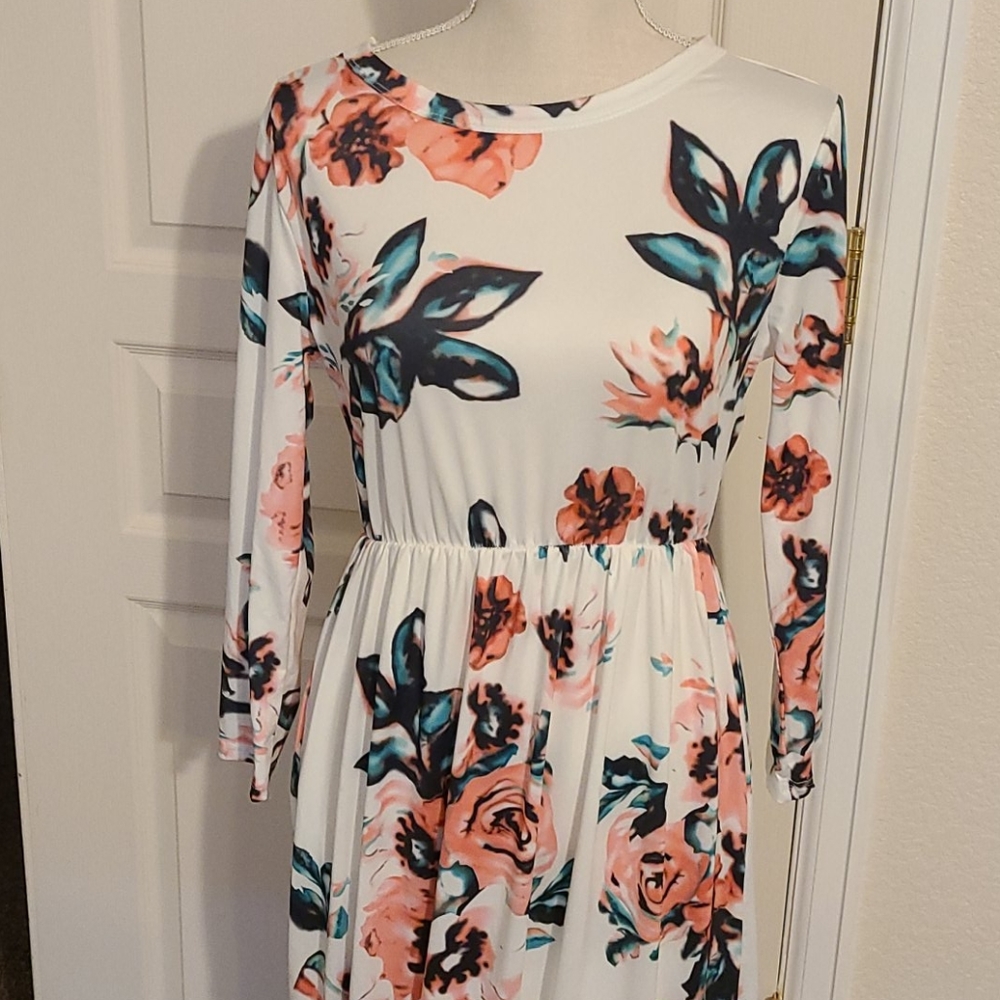 Floral dress - Picture 2 of 7